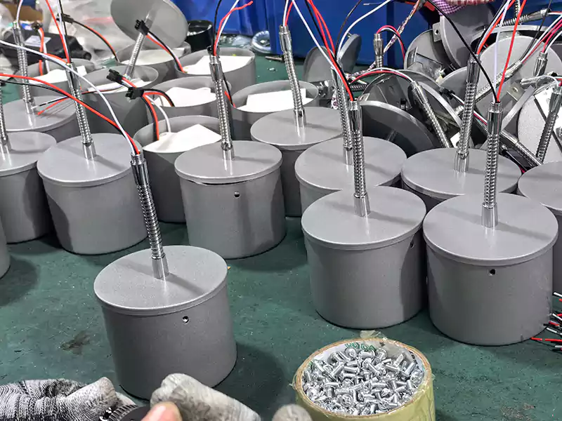 Engineered for warehouses, factories, aircraft hangars, and gymnasiums. Built with dust-proof casings and heavy-duty steel wire ropes designed to withstand harsh environments while ensuring rapid maintenance.